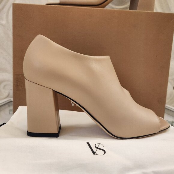 Via Spiga Shoes - New Via Spiga Eladine Leather Sandals. Sand/Cream. NIB. Size 7.5